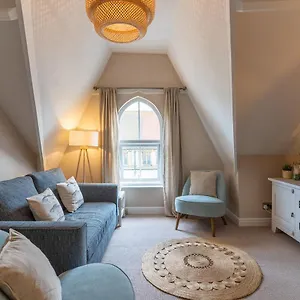 Stowaways Loft Apartment